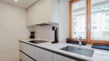 Réfrigérateur, four, plaque de cuisson, lave-vaisselle