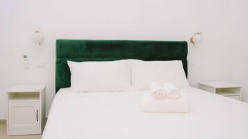 COMFORT DOUBLE ROOM COURTYARD VIEW AIRCONDITIONING PRIVATE BATHROOM NOT IN ROOM(TURANDOT) | Tempur-Pedic beds, minibar, individually decorated, blackout drapes