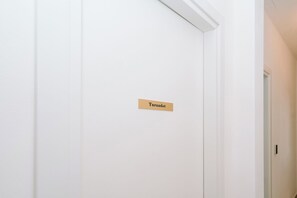 COMFORT DOUBLE ROOM COURTYARD VIEW AIRCONDITIONING PRIVATE BATHROOM NOT IN ROOM(TURANDOT) 