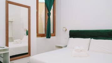 COMFORT DOUBLE ROOM COURTYARD VIEW AIRCONDITIONING PRIVATE BATHROOM NOT IN ROOM(TOSCA)