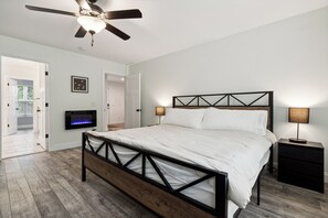 4 bedrooms, iron/ironing board, WiFi, bed sheets