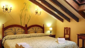 Habitación doble, vista a la montaña | Escritorio y wifi gratis