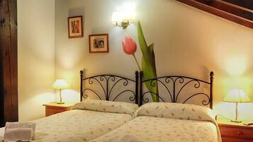 Double Room, Mountain View | Desk, free WiFi