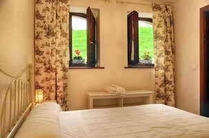 Quarto casal, vista para a montanha | Escrivaninha, Wi-Fi de cortesia