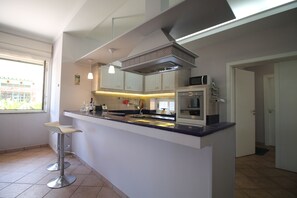 Microwave, dishwasher