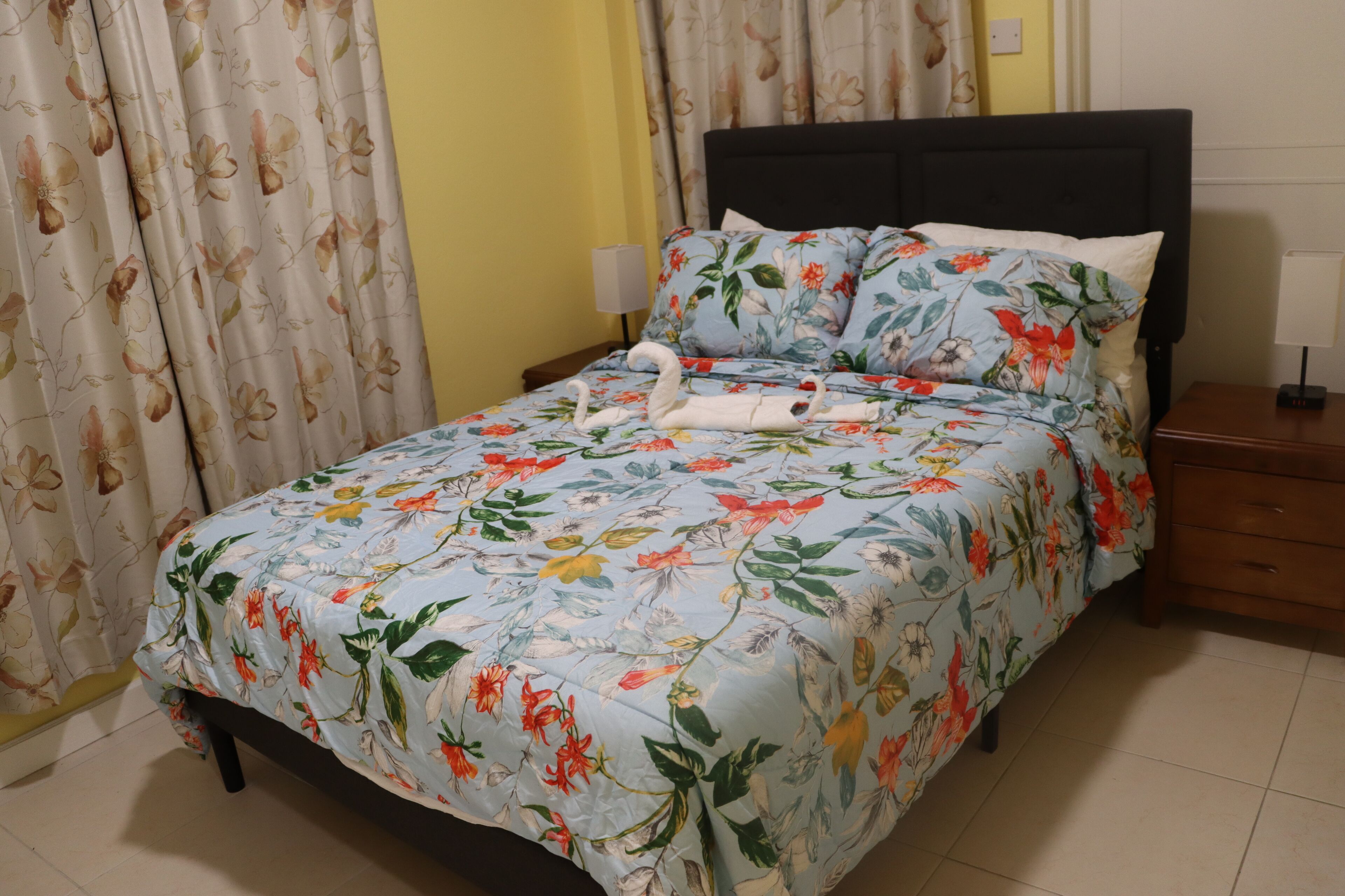 Apartment | Blackout drapes, iron/ironing board, free WiFi, bed sheets