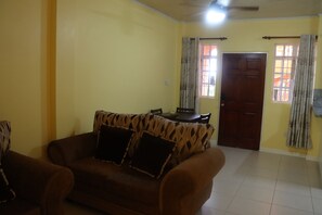 Apartment | Living area | 42-inch Smart TV with digital channels - Union Hilltop Paradise Villas (Castries)