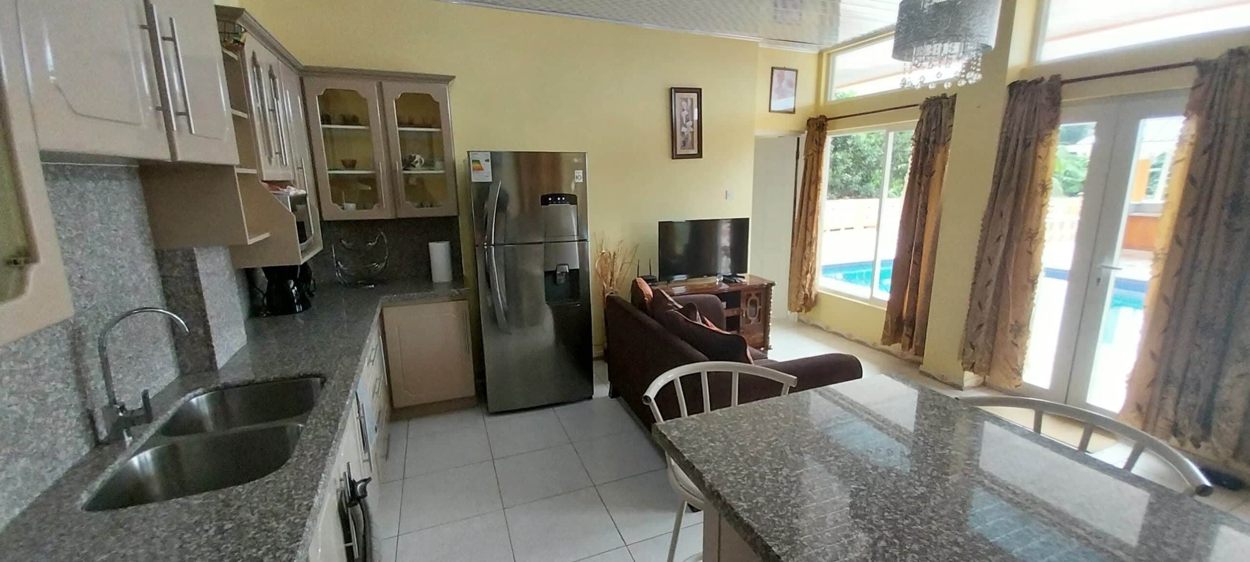 公寓, 海景 | 起居區 | 42-吋智慧型電視，提供數位頻道