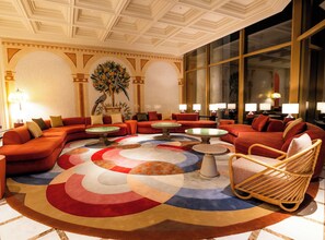 Coin salon dans le hall