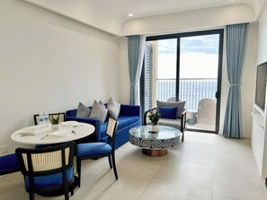 Luxury-Apartment, Meerblick | Wohnbereich