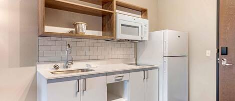 Full-size fridge, microwave, stovetop