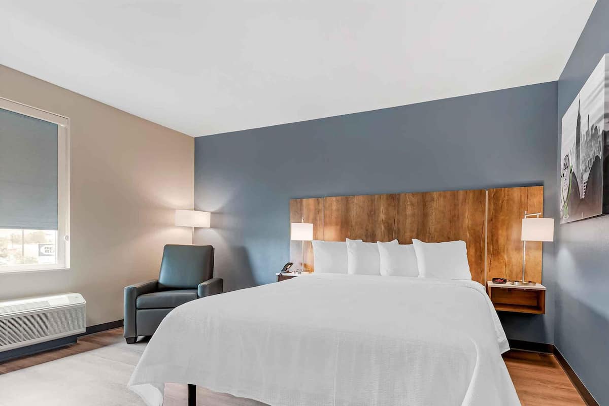 Premium bedding, laptop workspace, iron/ironing board, free WiFi
