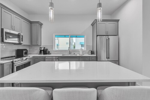 🏖️Walk to Beach🌴Azul A4☀Private Rooftop Deck🐬Newly Built in 2025🌞