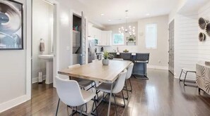 Dining - Meharry Merry 3-Music City Getaway-Sleeps 10 (Nashville)