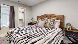 3 bedrooms, free WiFi, bed sheets - Meharry Merry 3-Music City Getaway-Sleeps 10 (Nashville)