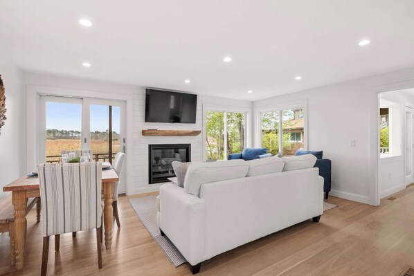 TV, offices - Serene, Cozy, Waterfront, 3 Mi to Downtown! (Harwich)