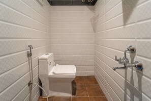 Bathroom - Infinity stays (Puducherry)