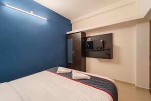 Deluxe Double Room, Balcony | Egyptian cotton sheets, premium bedding, iron/ironing board, free WiFi - Infinity stays (Puducherry)