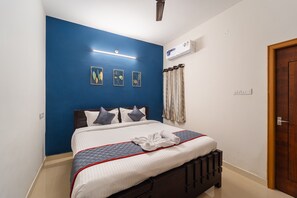 Family Apartment, Balcony | Egyptian cotton sheets, premium bedding, iron/ironing board, free WiFi - Infinity stays (Puducherry)