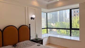 3 bedrooms, travel crib, WiFi, bed sheets