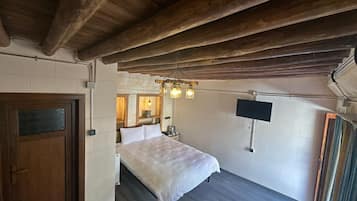 Standard Double Room | Desk, laptop workspace, iron/ironing board, free WiFi