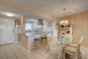Condo, 1 Bedroom | Dining - 254 El Matador 1 Bedroom Condo (Fort Walton Beach)