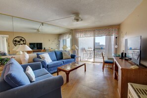 Condo, 1 Bedroom | Living area