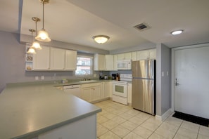 Appart'hôtel, 2 chambres | Cuisine privée | Réfrigérateur, four, cafetière/bouilloire, grille-pain