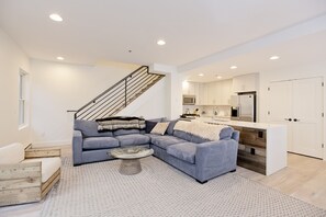 Condo, 4 quartos | Área de estar