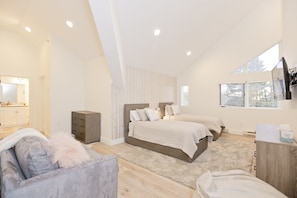 Condo, 4 quartos | 4 quartos, ferros/tábuas de passar roupa, Wi-Fi de cortesia