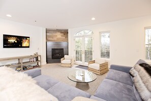 Condo, 4 quartos | Área de estar