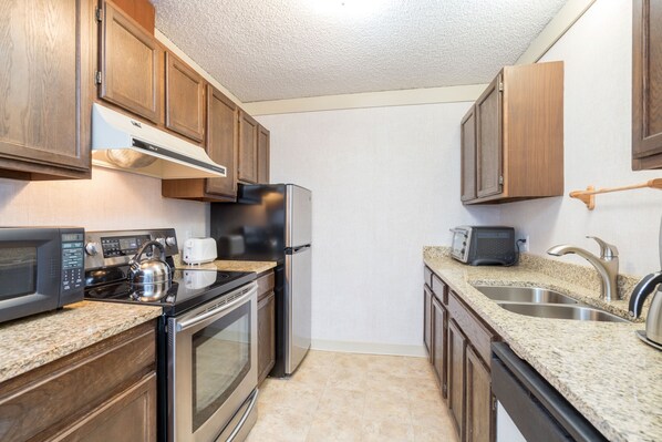 Condo, 1 Bedroom | Private kitchen
