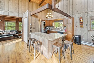 Refrigerador, horno, cafetera/tetera, tetera/pava eléctrica