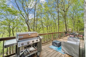 Chalet, 4 Bedrooms | Outdoor dining