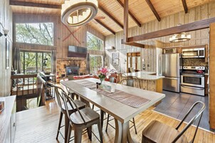 Chalet, 4 habitaciones | Cocina privada | Frigorífico, horno, cafetera o tetera y hervidor eléctrico