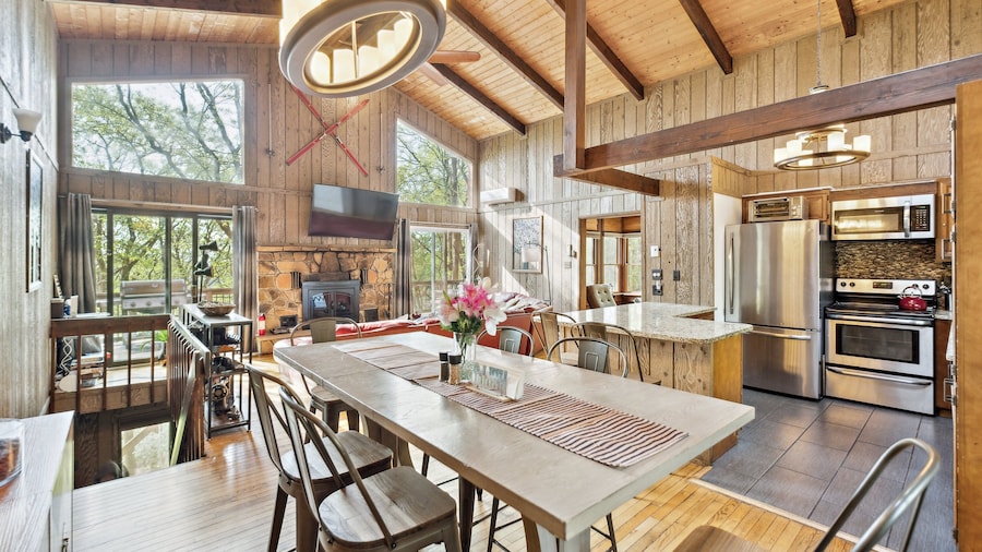 Charming Porter House In The Heart Of The Poconos 4 Bedroom Chalet