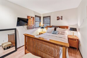 Chalet, 4 Bedrooms | 4 bedrooms, laptop workspace, free WiFi