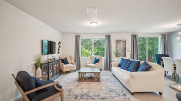 House, 4 Bedrooms | Living area | Smart TV, streaming services