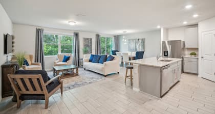 Relaxing Pet-friendly Spring Hill Escape 4 Bedroom Home