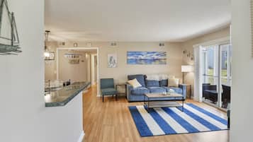 Condo, 2 Bedrooms | Living area