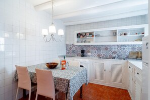 Fridge, microwave, oven, coffee/tea maker