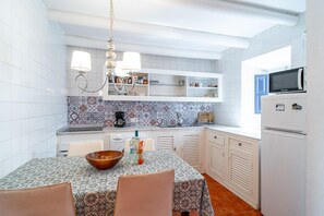 Fridge, microwave, oven, coffee/tea maker