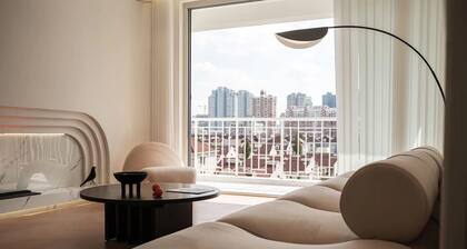 Spacious 3-bedroom apartment near Xintiandi, metro station