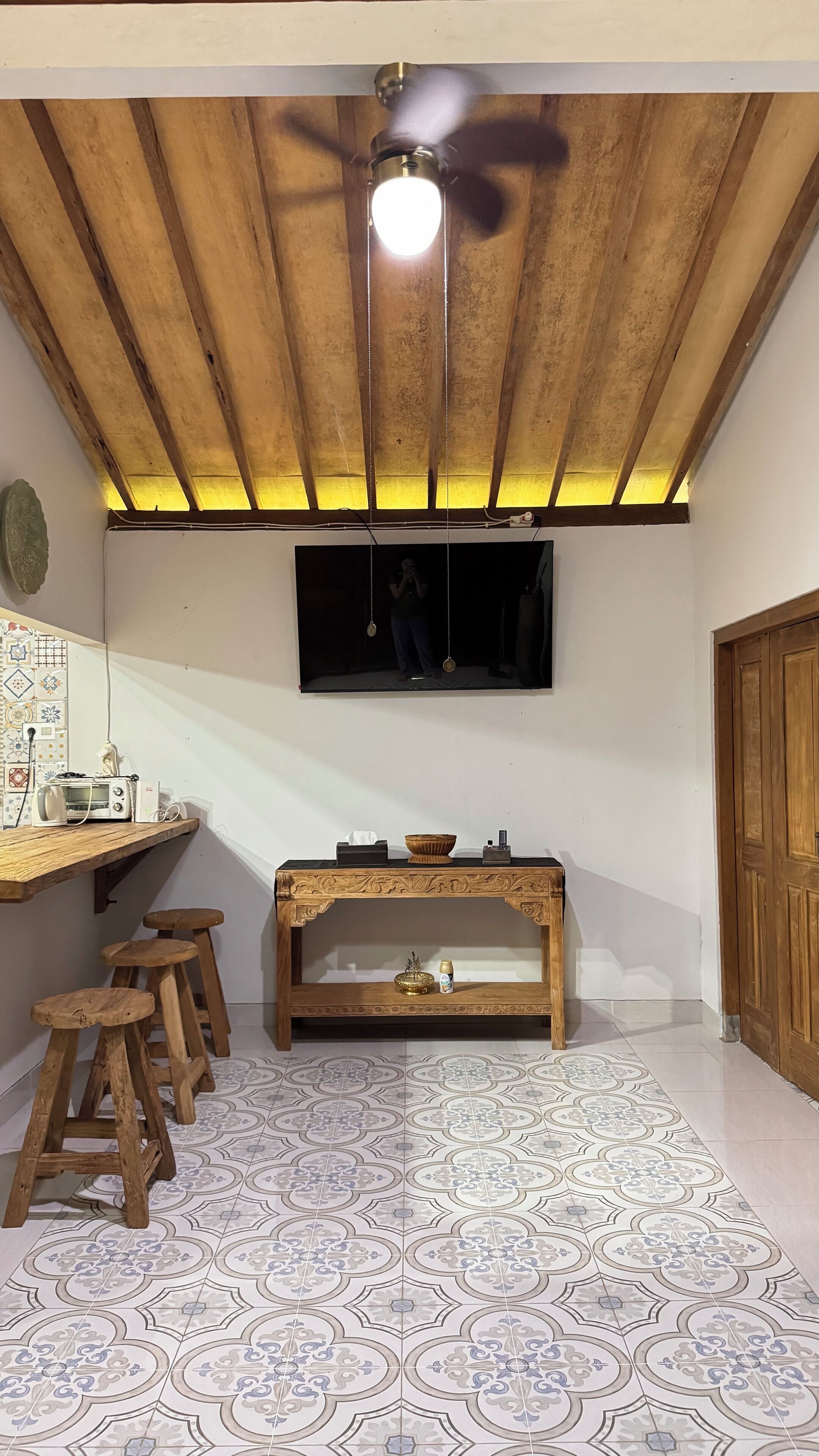 Classic House, 1 Bedroom, Garden View, Garden Area | Living room | Flat-screen TV