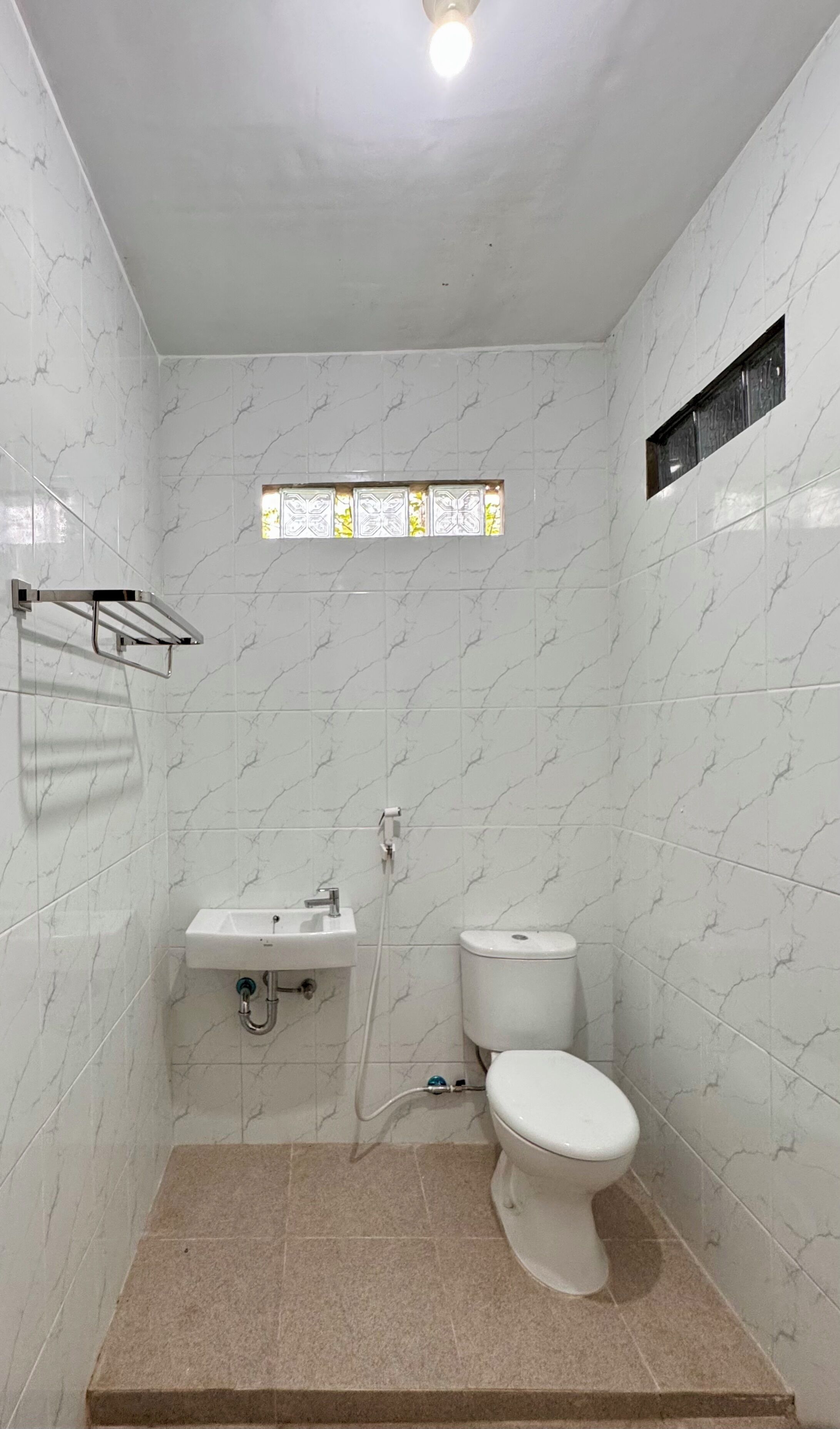 Kamar Double Tradisional, 1 Tempat Tidur Queen, Bebas Asap Rokok, AC | Kamar mandi | Sandal, kloset,  dan handuk