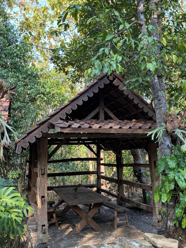 Klassiek huis, uitzicht op tuin | Terras