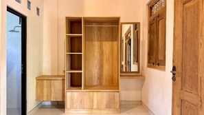 1 bedroom, individually furnished, desk, laptop workspace - Omah Ndoro Sugih (Triwidadi)