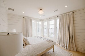 5 室のベッドルーム、アイロン / アイロン台、WiFi、ベッドシーツ