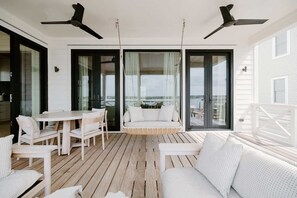 屋外ダイニングエリア