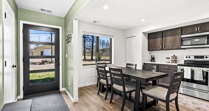 Northern Comfort: The Vault - Your Refined Retreat near Duluth